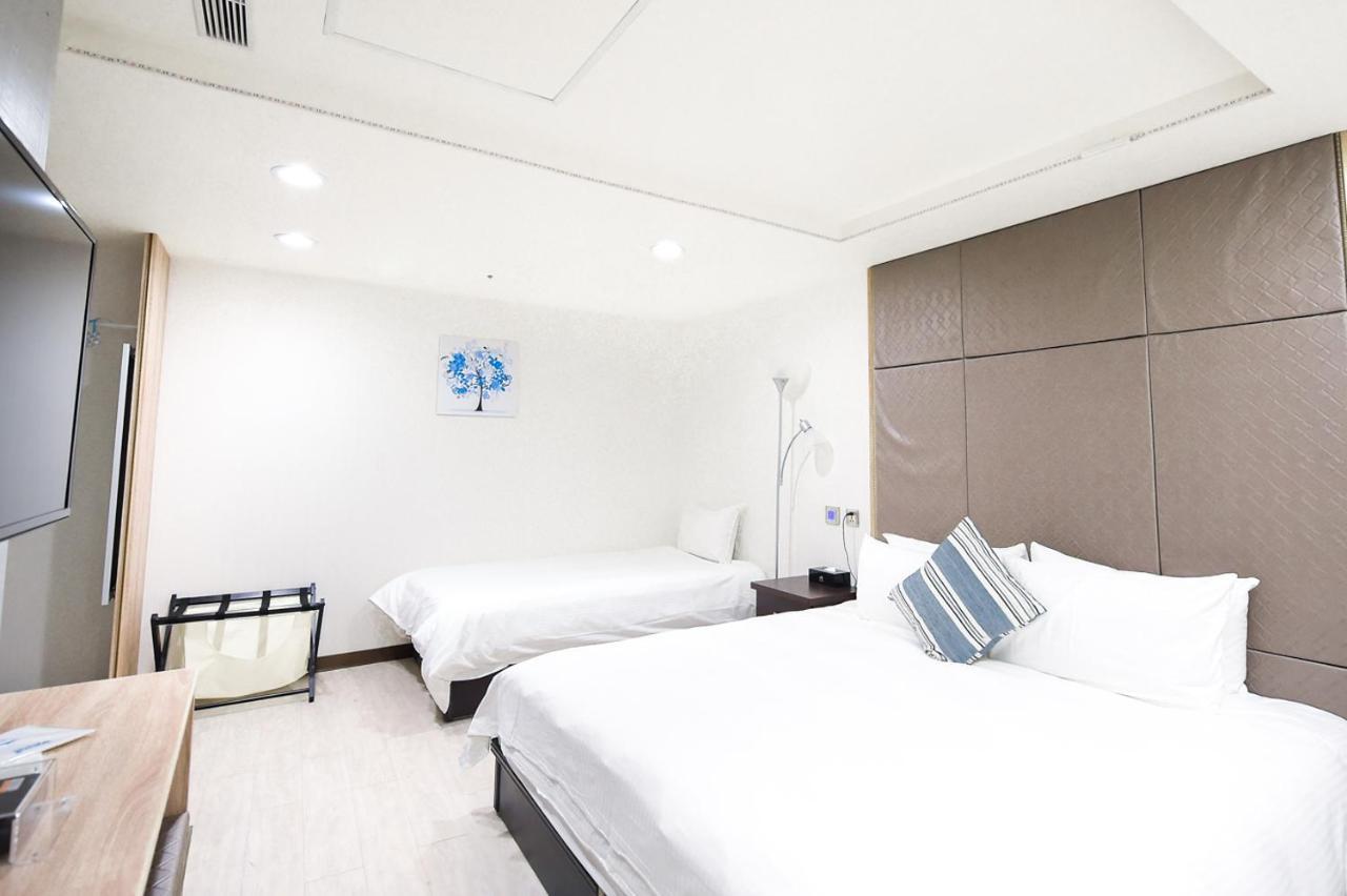 Hosin Hotel Taichung Bagian luar foto