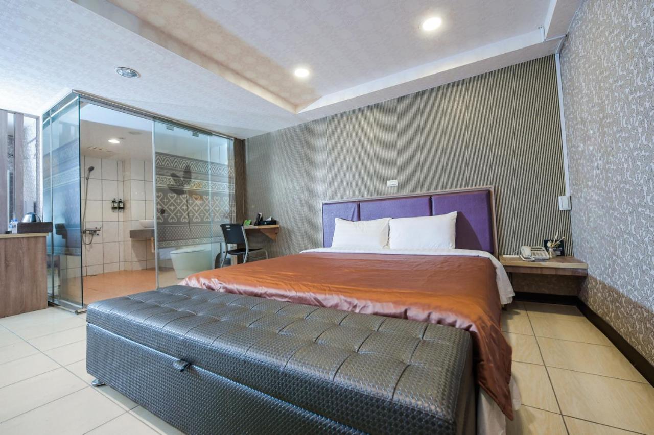 Hosin Hotel Taichung Bagian luar foto