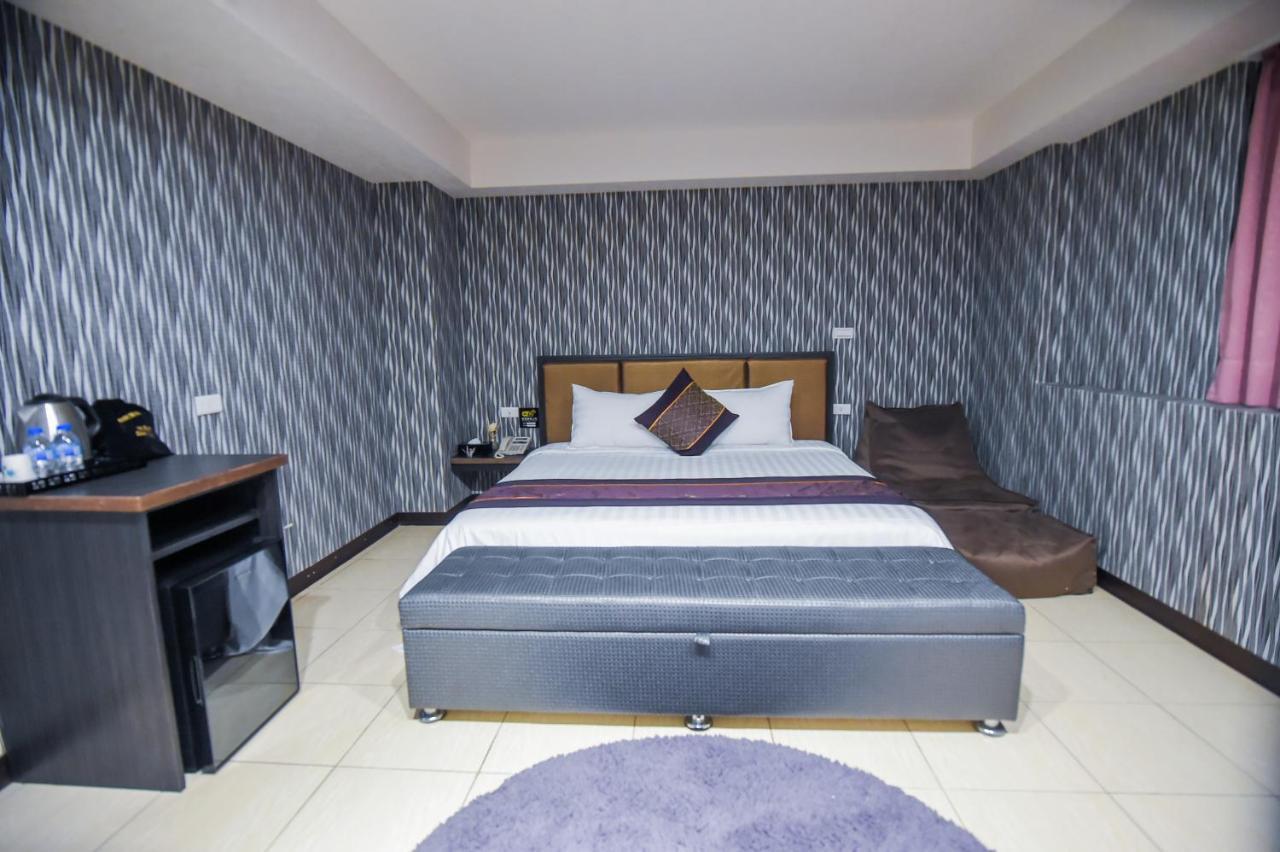Hosin Hotel Taichung Bagian luar foto