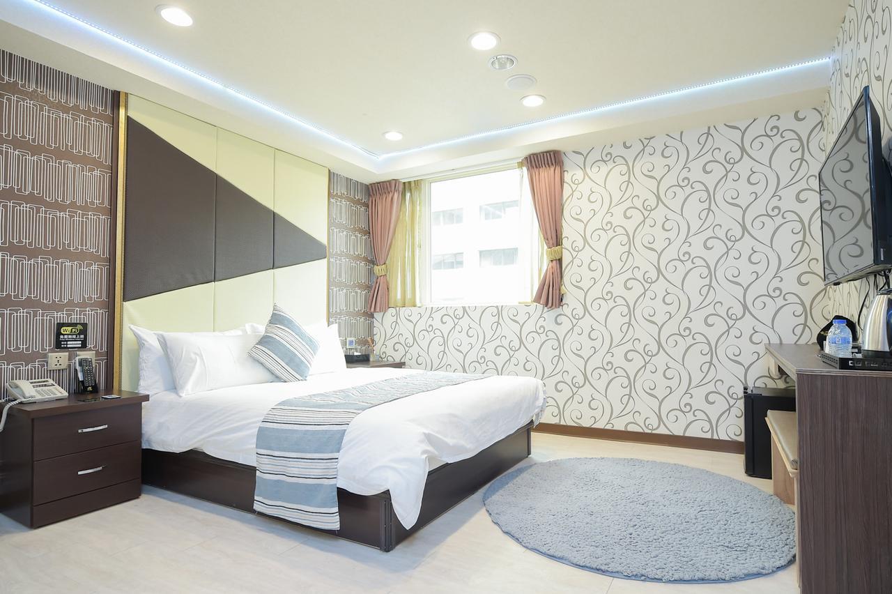 Hosin Hotel Taichung Bagian luar foto