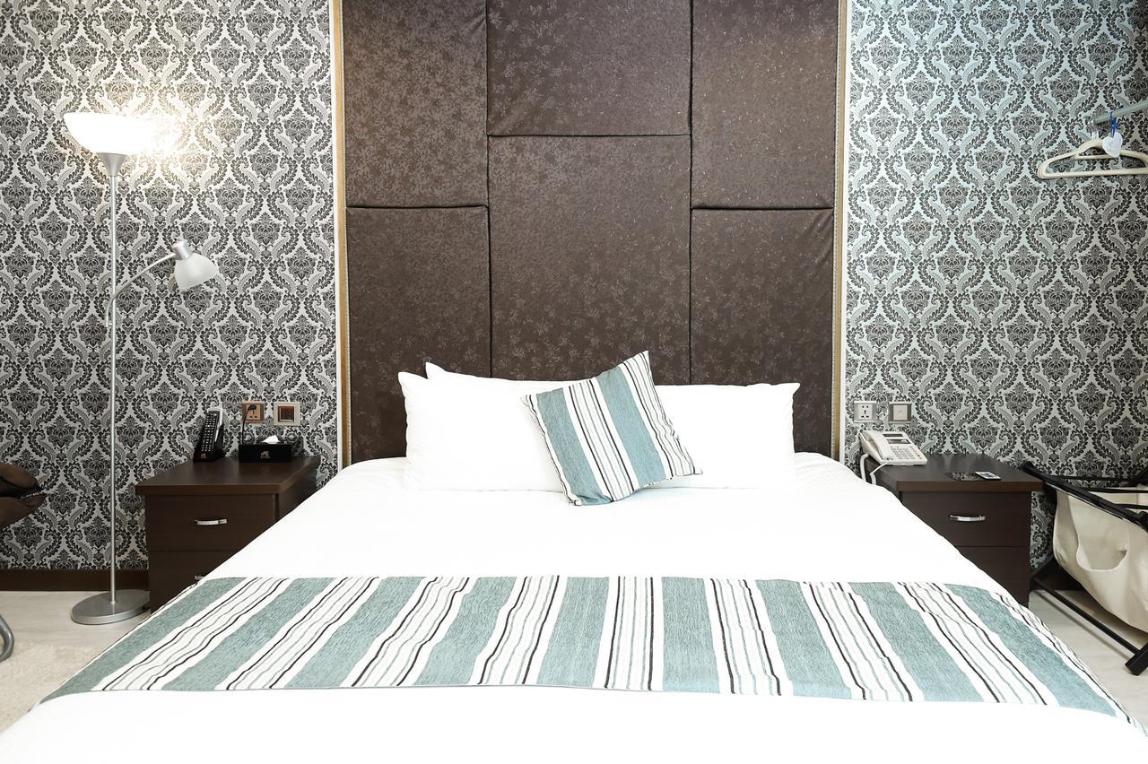 Hosin Hotel Taichung Bagian luar foto