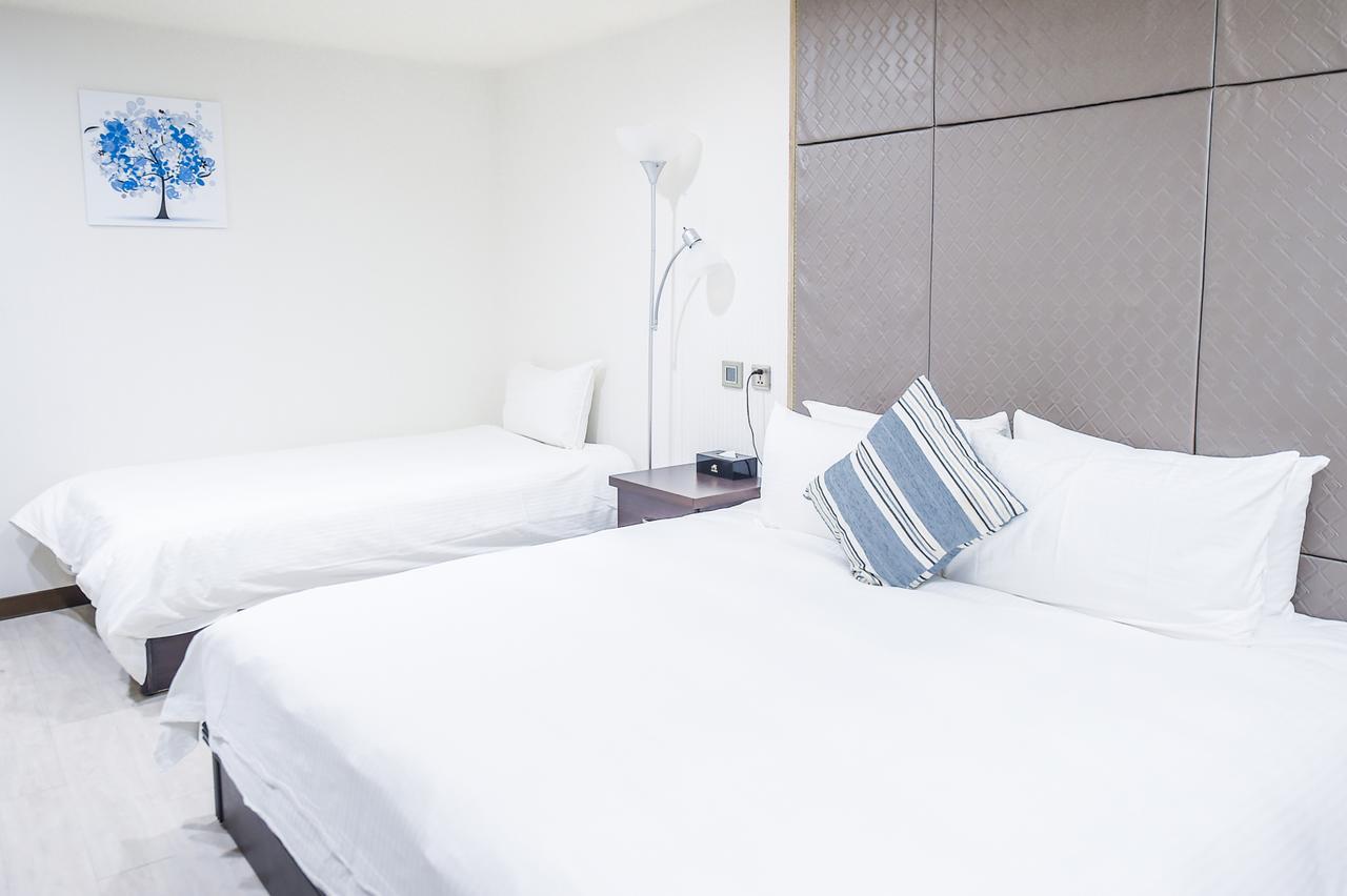 Hosin Hotel Taichung Bagian luar foto