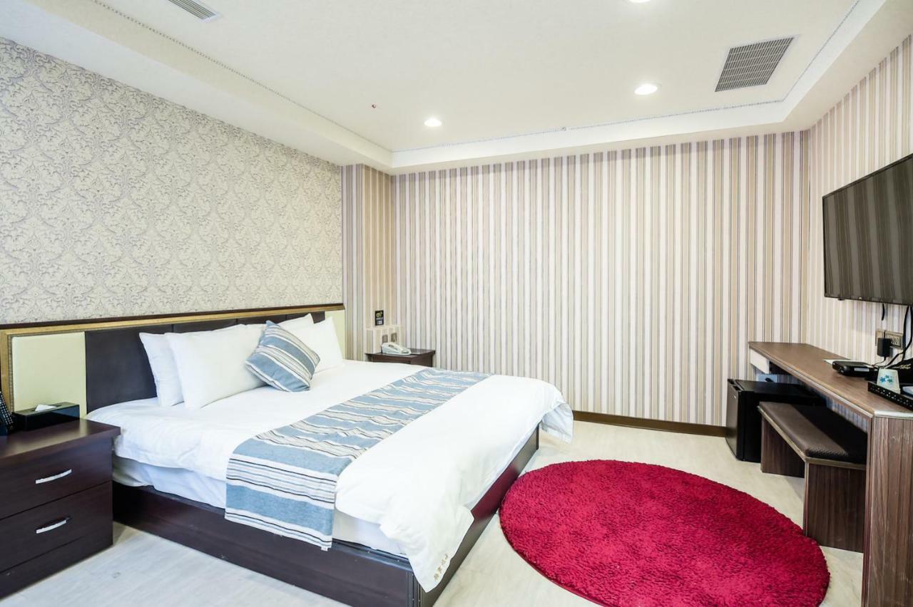 Hosin Hotel Taichung Bagian luar foto